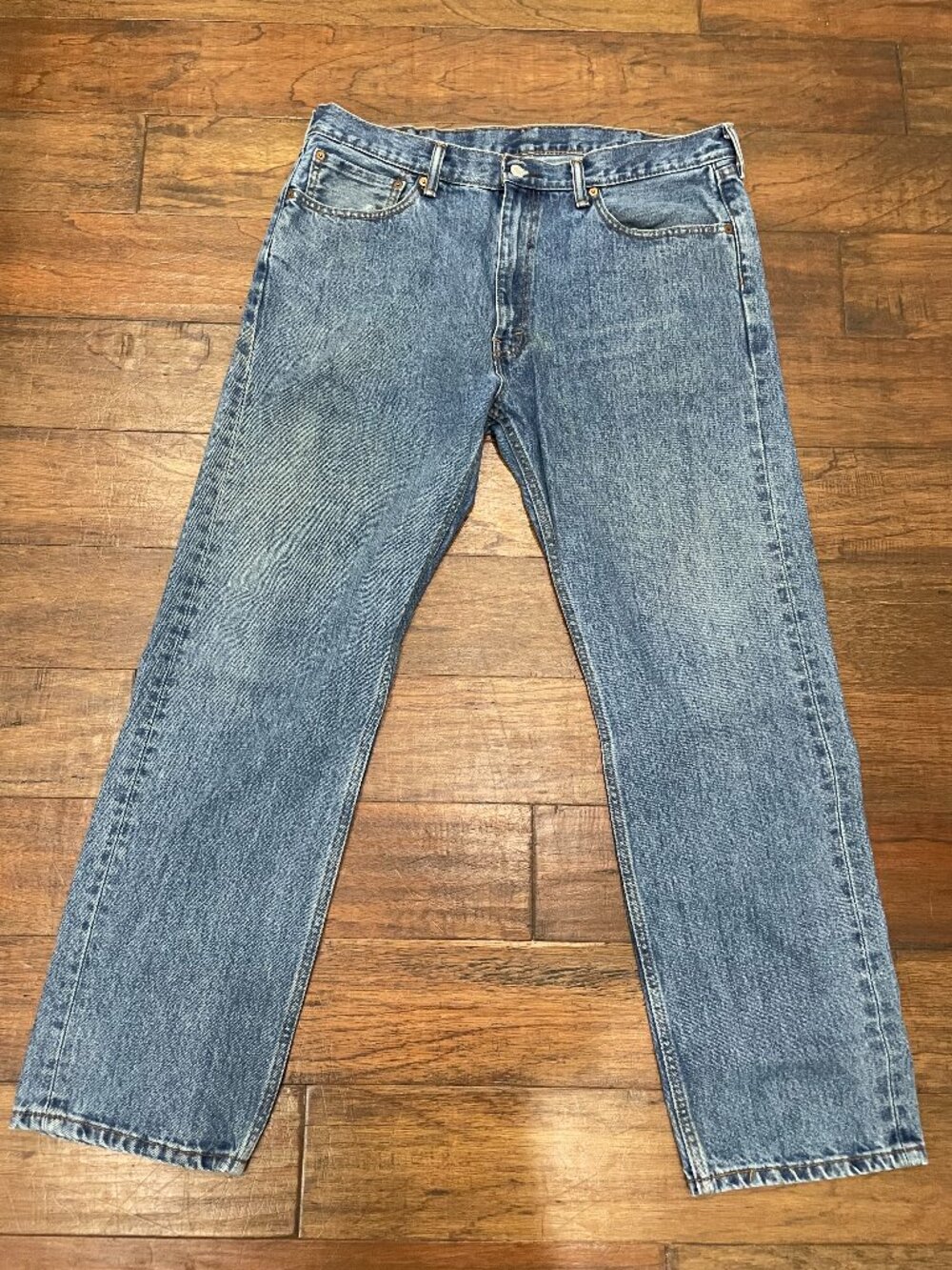 Levi’s 505 Men’s 38x32 Straight Leg Jeans Classic Fit Medium Wash Denim